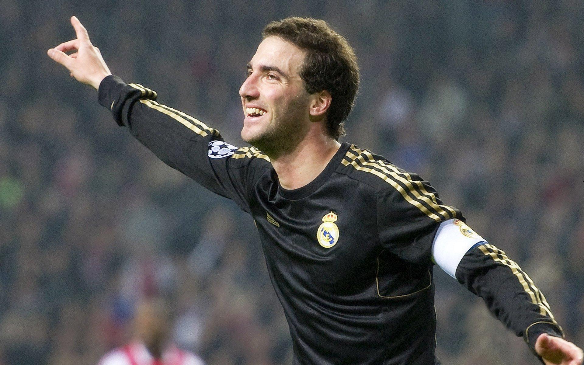 国足选才引争议，山东泰山六将入选被指任人唯亲，世界杯前景蒙阴影